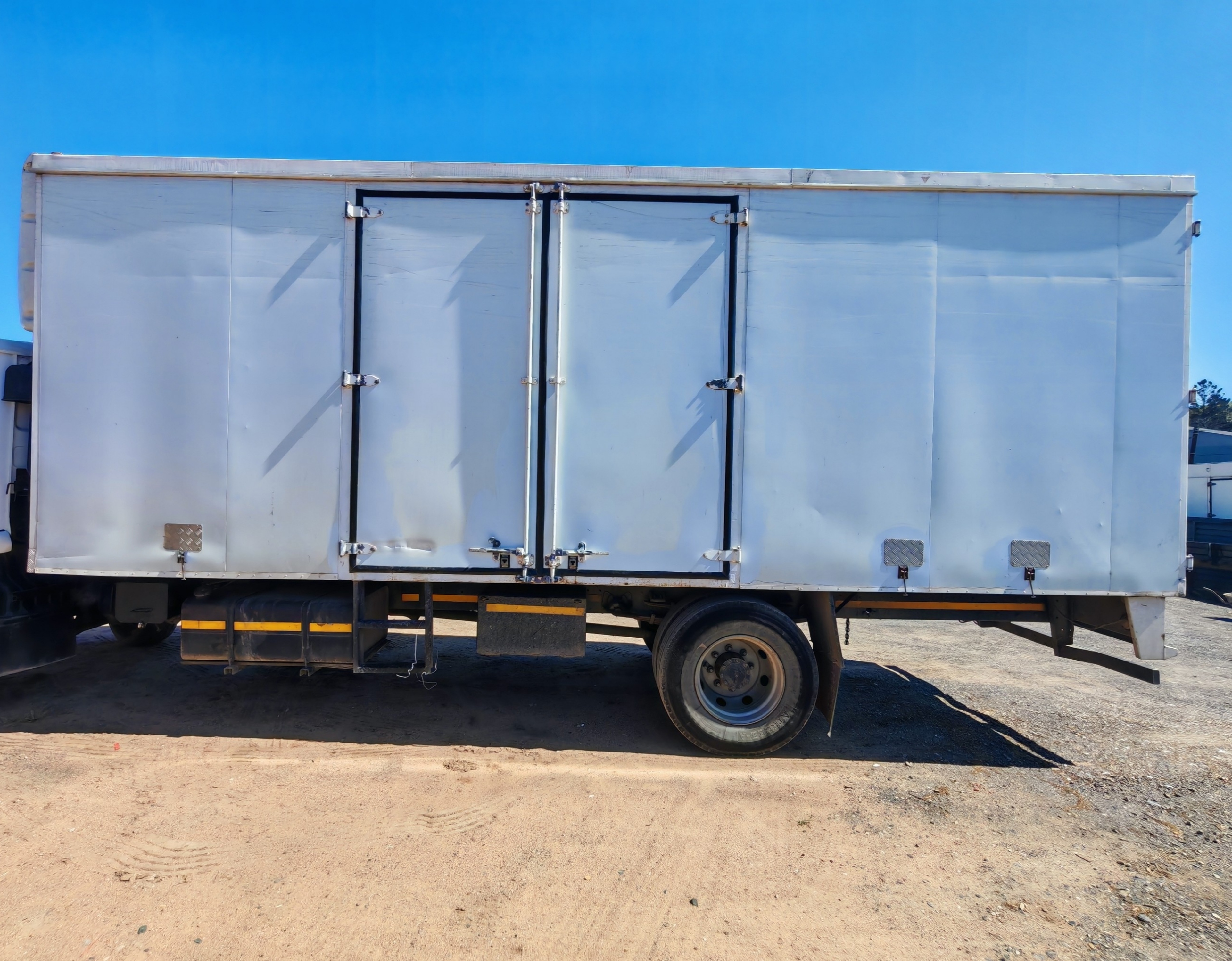 7.5m 8 TON PANTECH LOADBIN FOR SALE